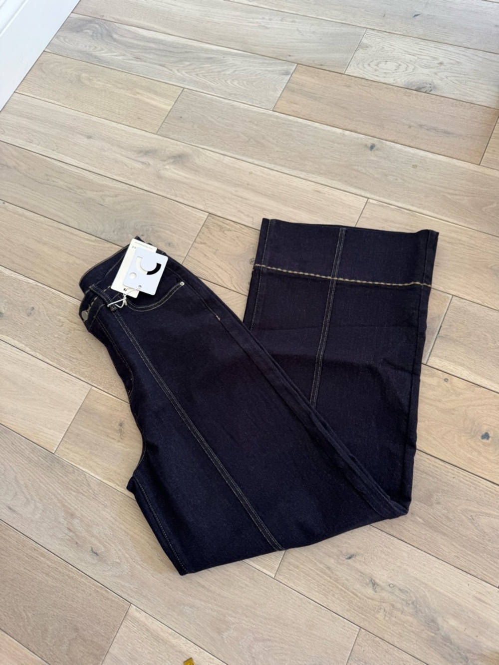 Commense Dark Indigo Wide-Leg Jeans with Contrast Stitching - Picture 11 of 11